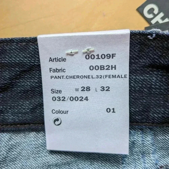 NWT ! DIESEL CHERONE Model size 28X32 Y2K low waist, straight leg style - Picture 9 of 13